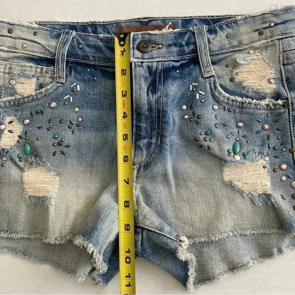 Joe’s Jeans Kerille Beaded Distressed Denim Jean Shorts Size 26 - Picture 3 of 8